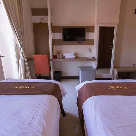 Luxpoint Hotel Baratajaya Sorabaya Extérieur photo