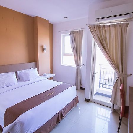 Luxpoint Hotel Baratajaya Sorabaya Extérieur photo