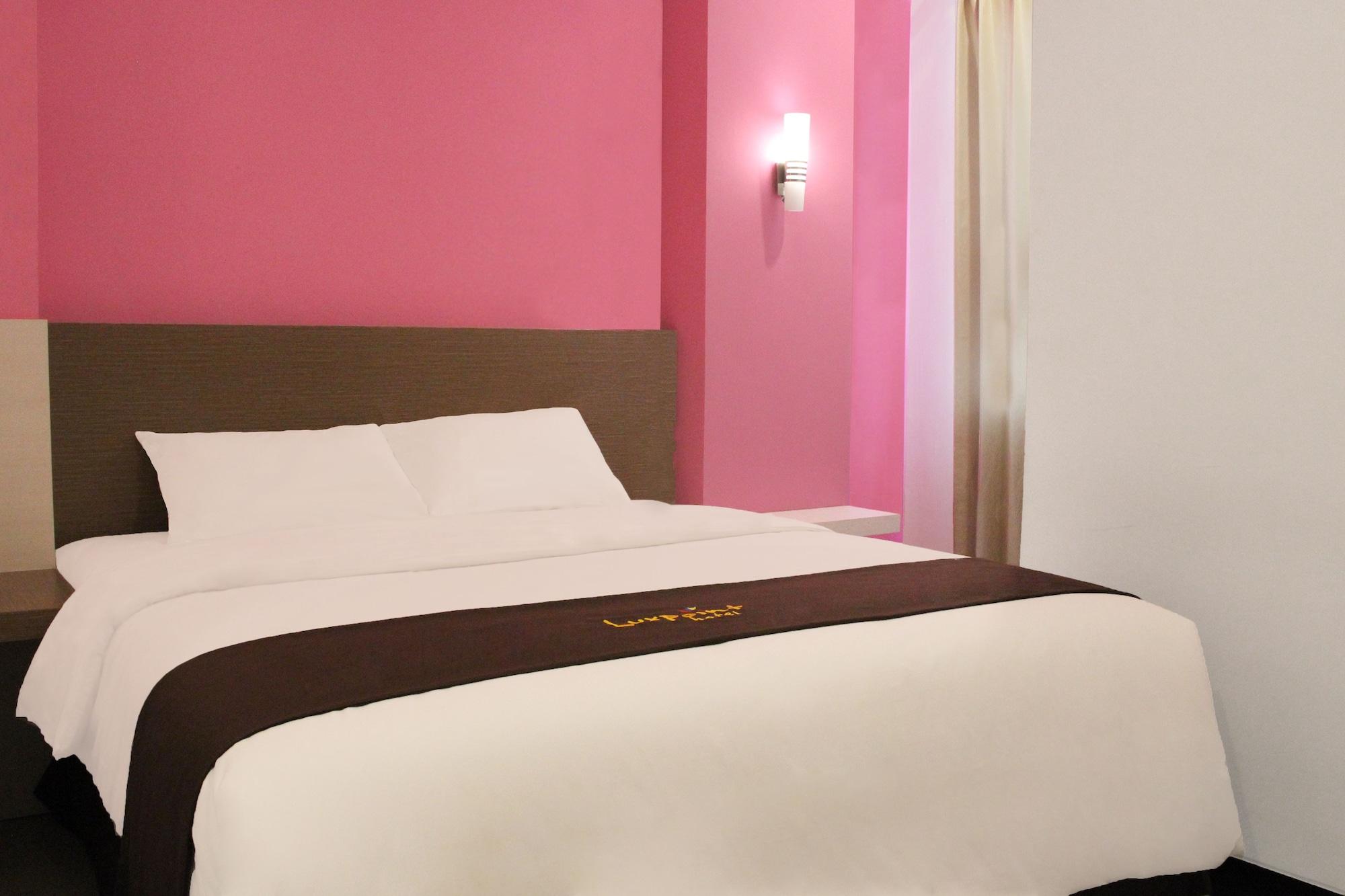 Luxpoint Hotel Baratajaya Sorabaya Extérieur photo