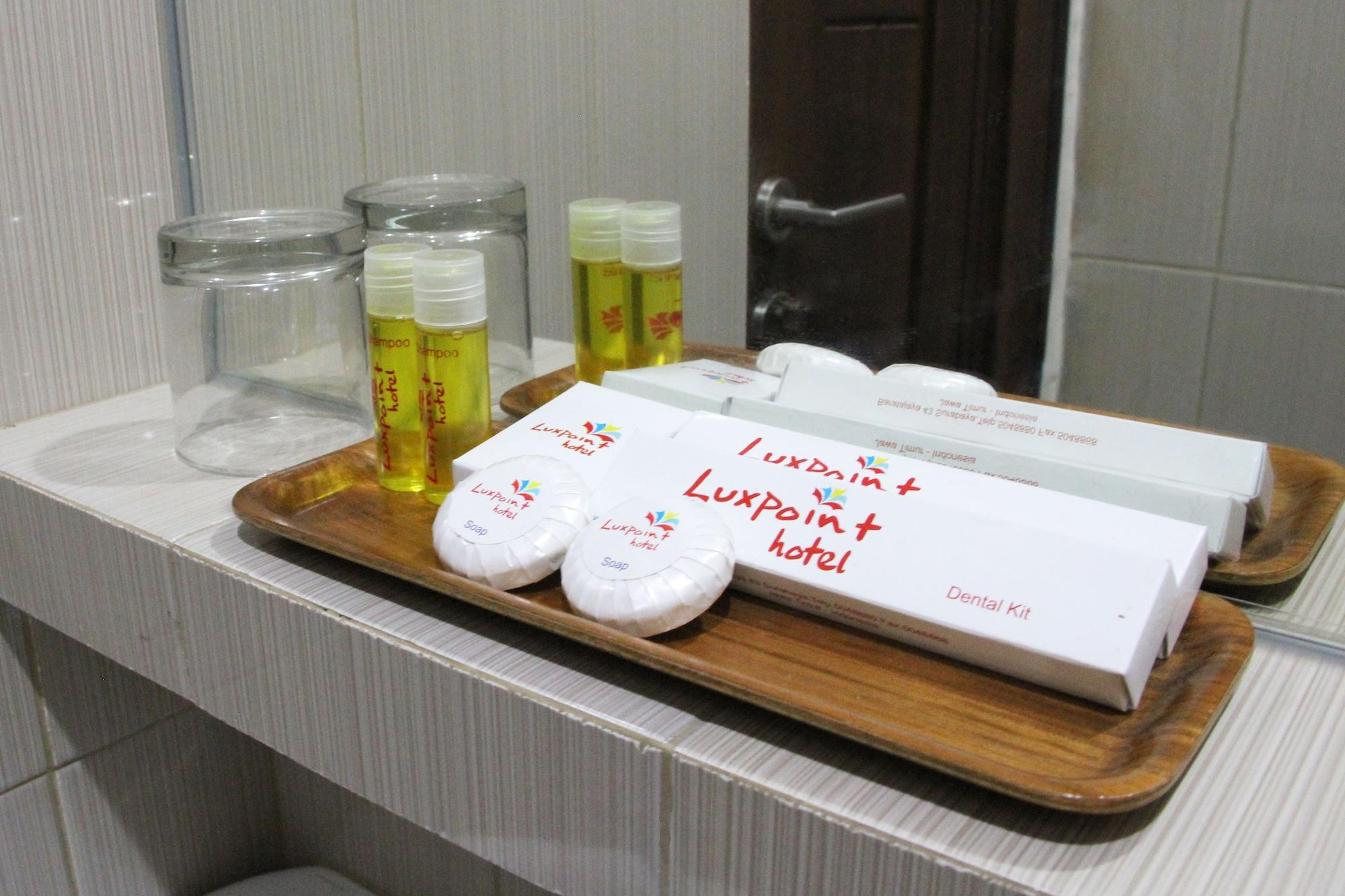 Luxpoint Hotel Baratajaya Sorabaya Extérieur photo