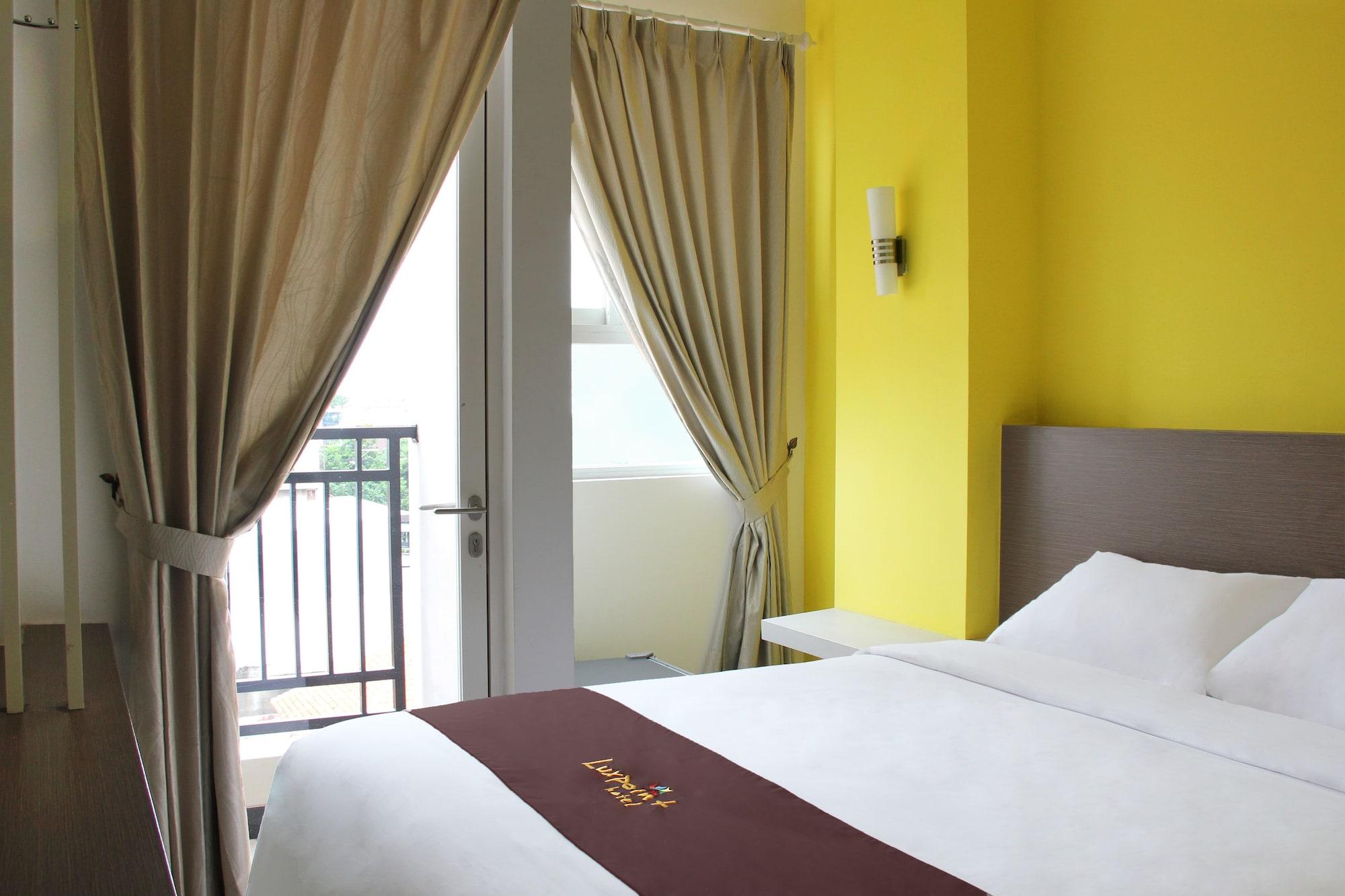 Luxpoint Hotel Baratajaya Sorabaya Extérieur photo