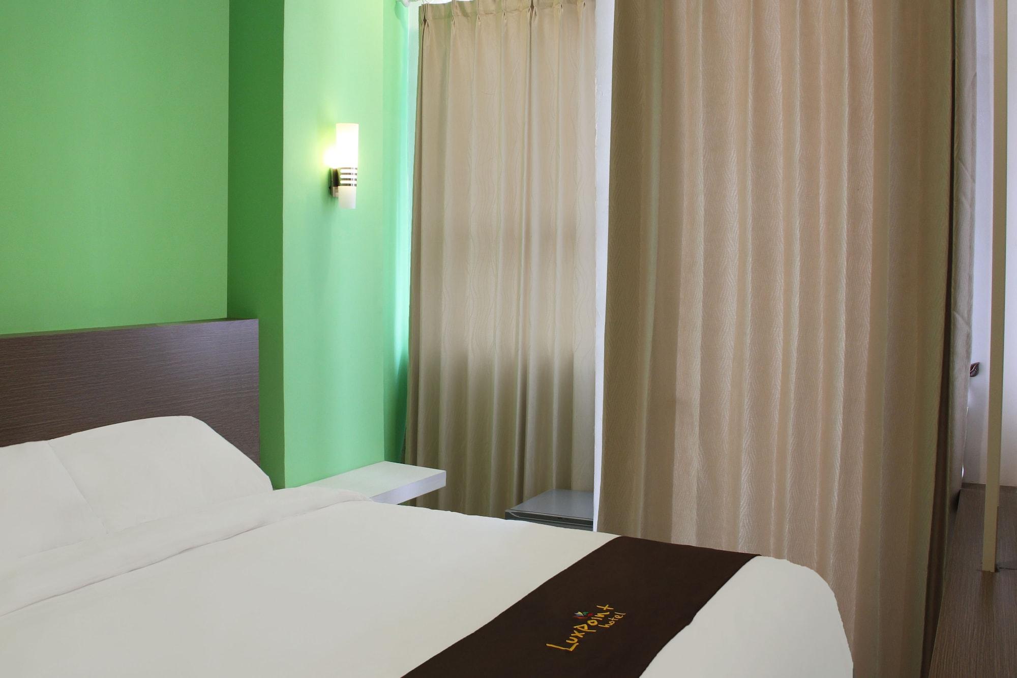 Luxpoint Hotel Baratajaya Sorabaya Extérieur photo