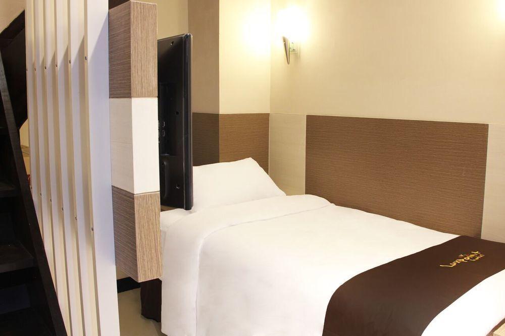 Luxpoint Hotel Baratajaya Sorabaya Extérieur photo
