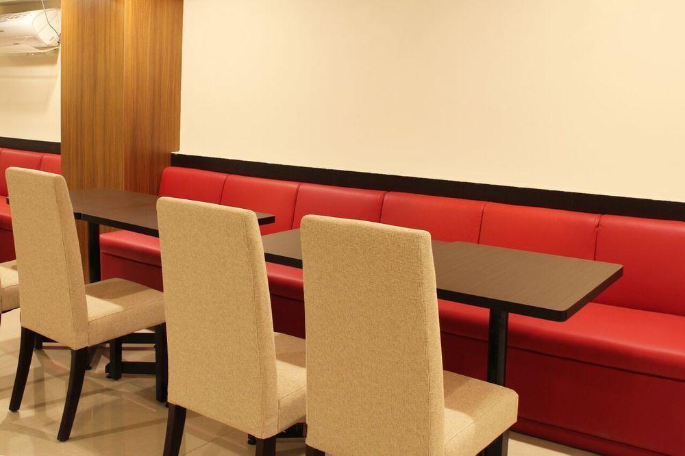 Luxpoint Hotel Baratajaya Sorabaya Extérieur photo
