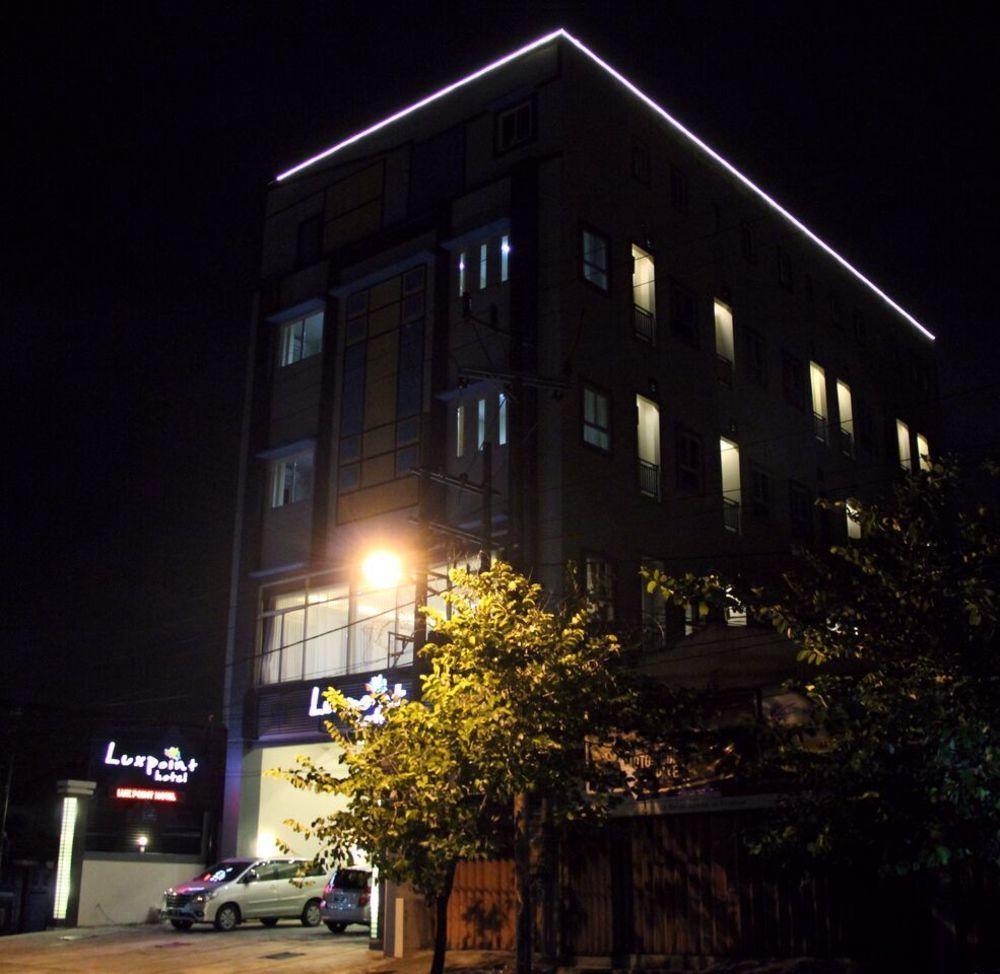 Luxpoint Hotel Baratajaya Sorabaya Extérieur photo