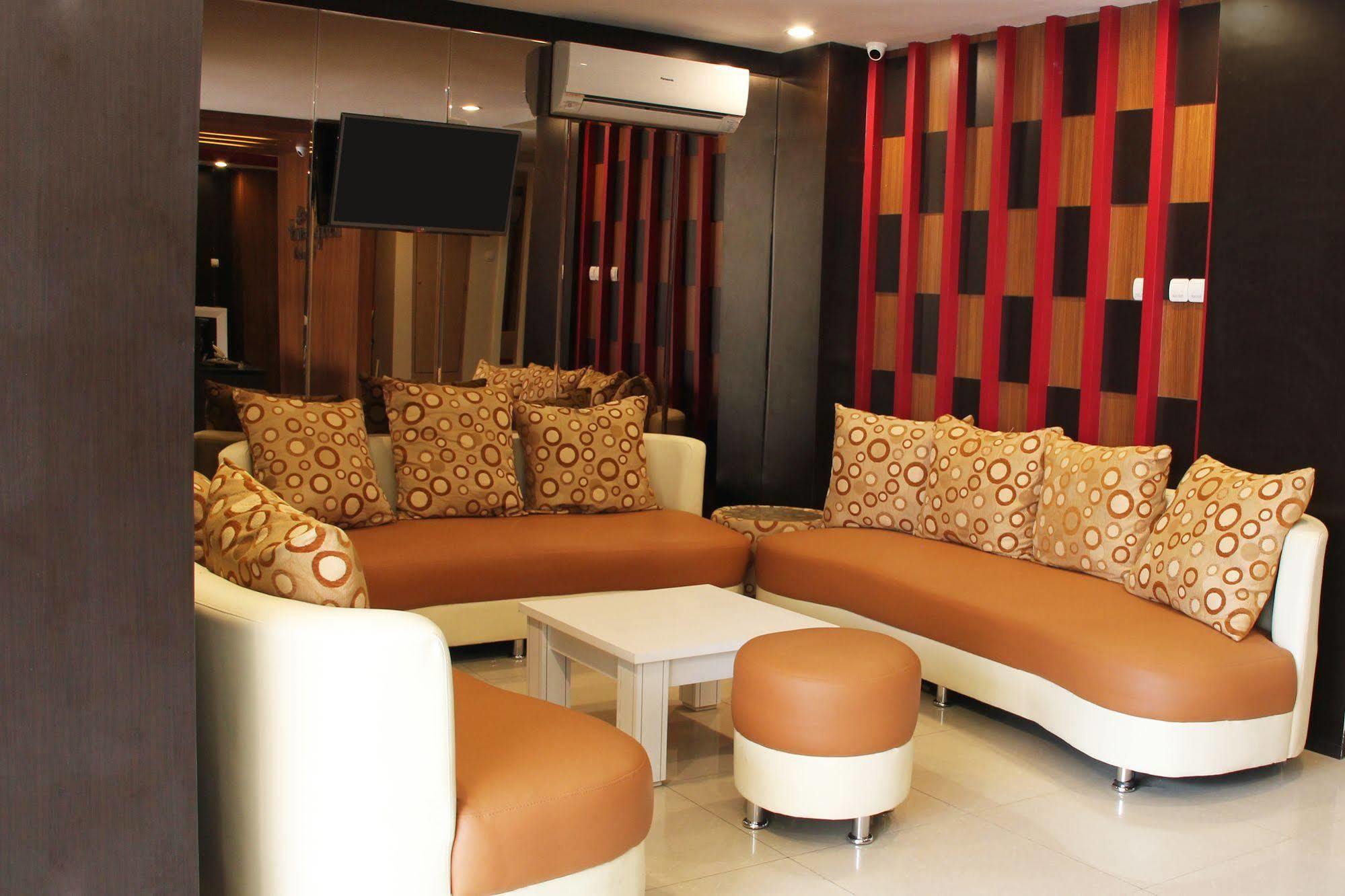 Luxpoint Hotel Baratajaya Sorabaya Extérieur photo