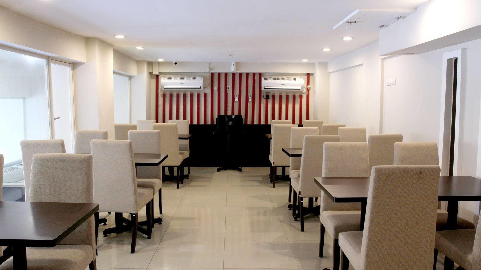 Luxpoint Hotel Baratajaya Sorabaya Extérieur photo