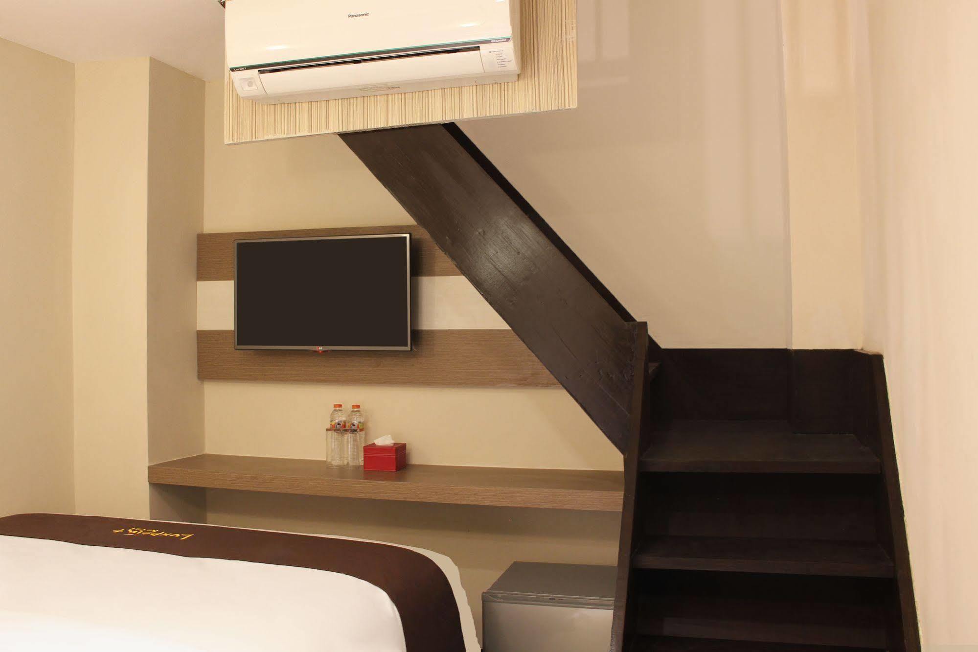 Luxpoint Hotel Baratajaya Sorabaya Extérieur photo