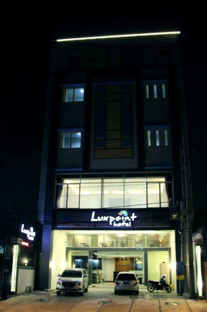 Luxpoint Hotel Baratajaya Sorabaya Extérieur photo