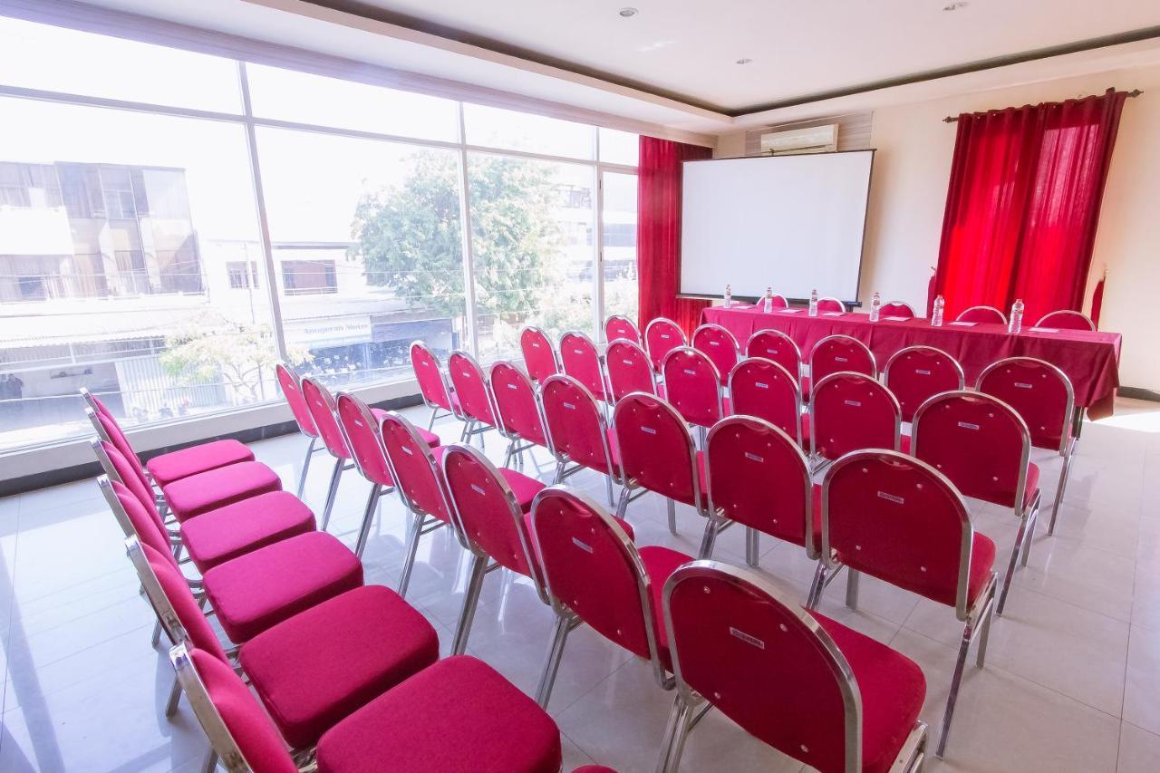 Luxpoint Hotel Baratajaya Sorabaya Extérieur photo