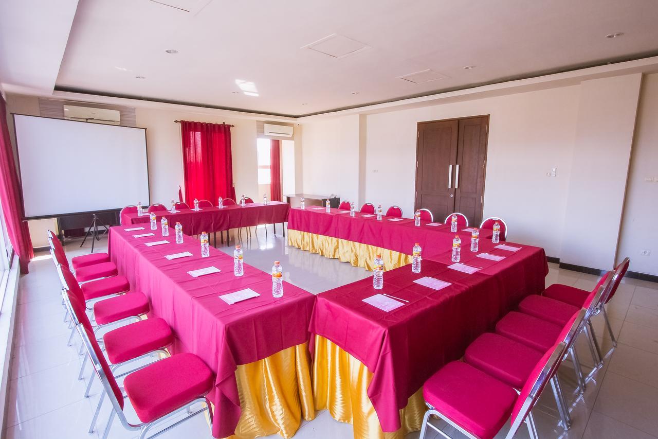 Luxpoint Hotel Baratajaya Sorabaya Extérieur photo