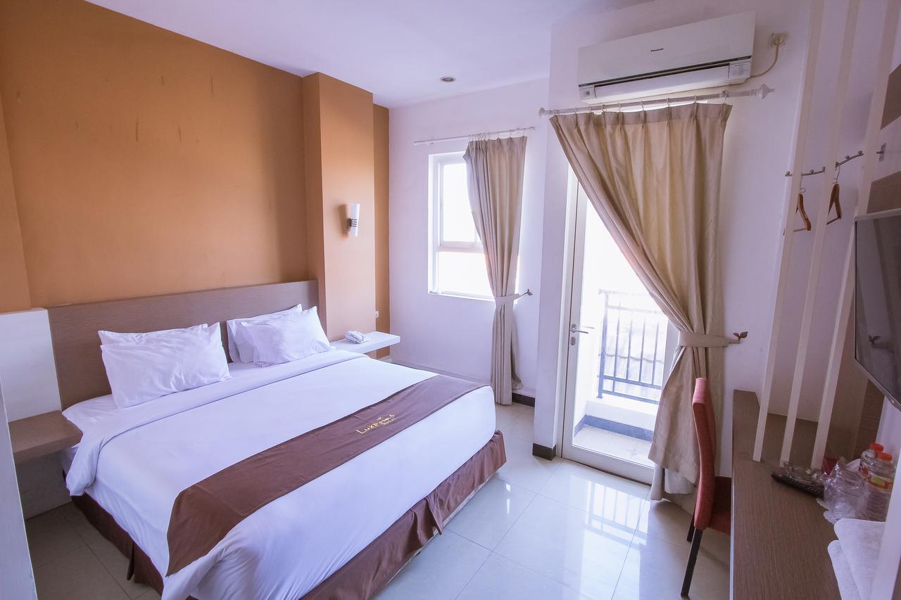 Luxpoint Hotel Baratajaya Sorabaya Extérieur photo